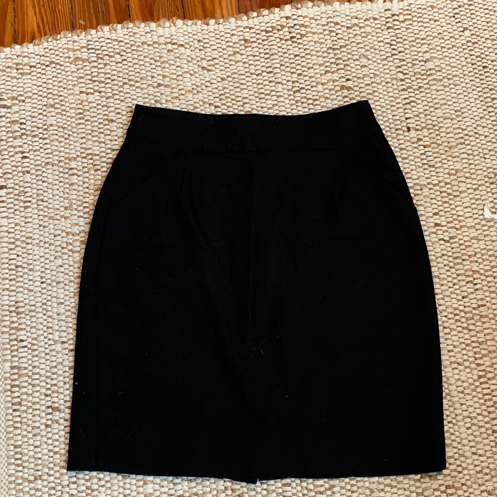 J crew the pencil skirt mini. 100% cotton. Worn once.‎